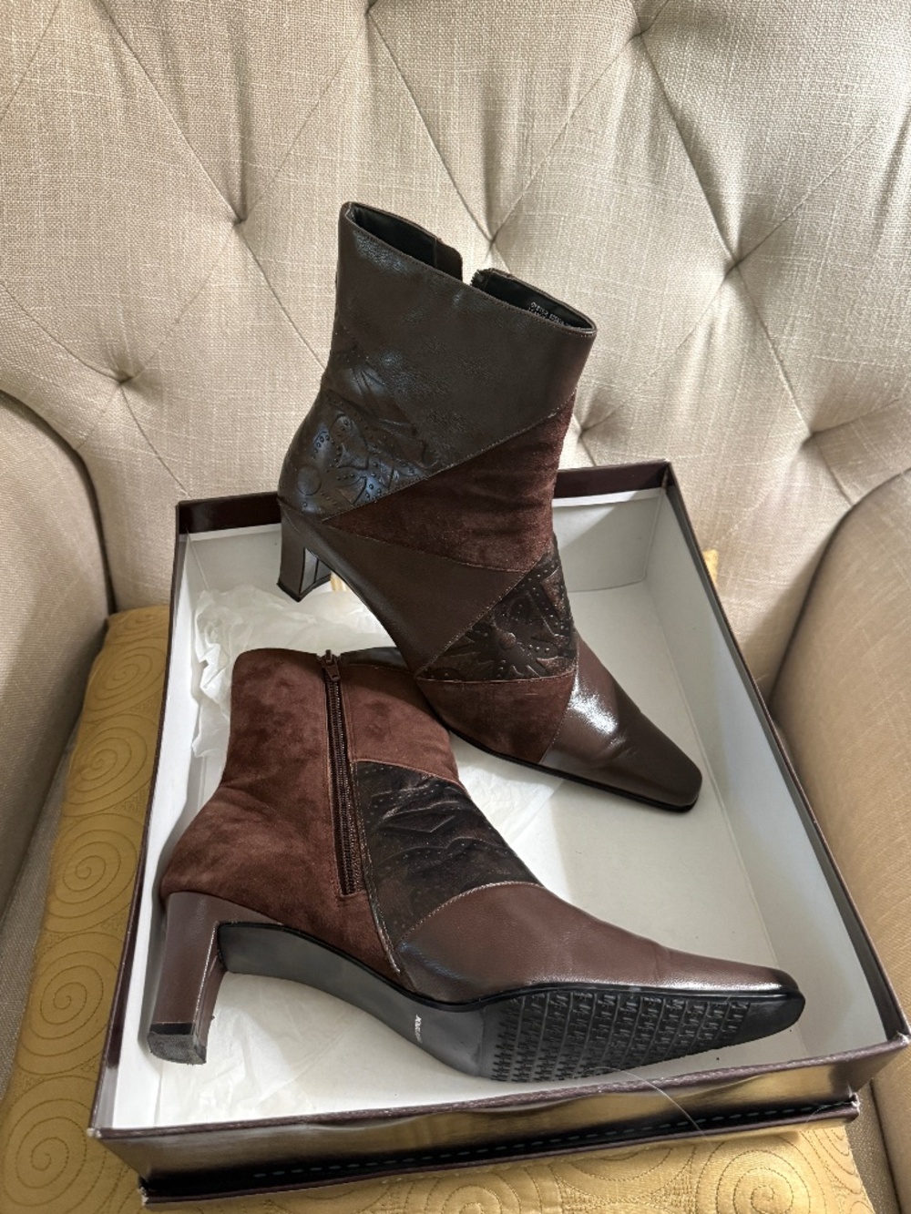 Great condition Chocolate Brown textured ankle boots Size 8.5